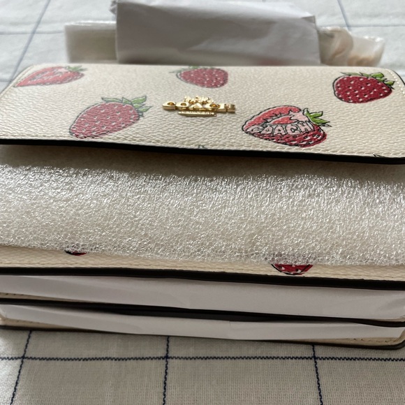 NWT  Coach Mini Klare Crossbody Bag With Strawberry Print In Canvas/Chalk CAP94 - Picture 9 of 12